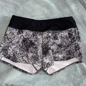 Lululemon shorts Size 6